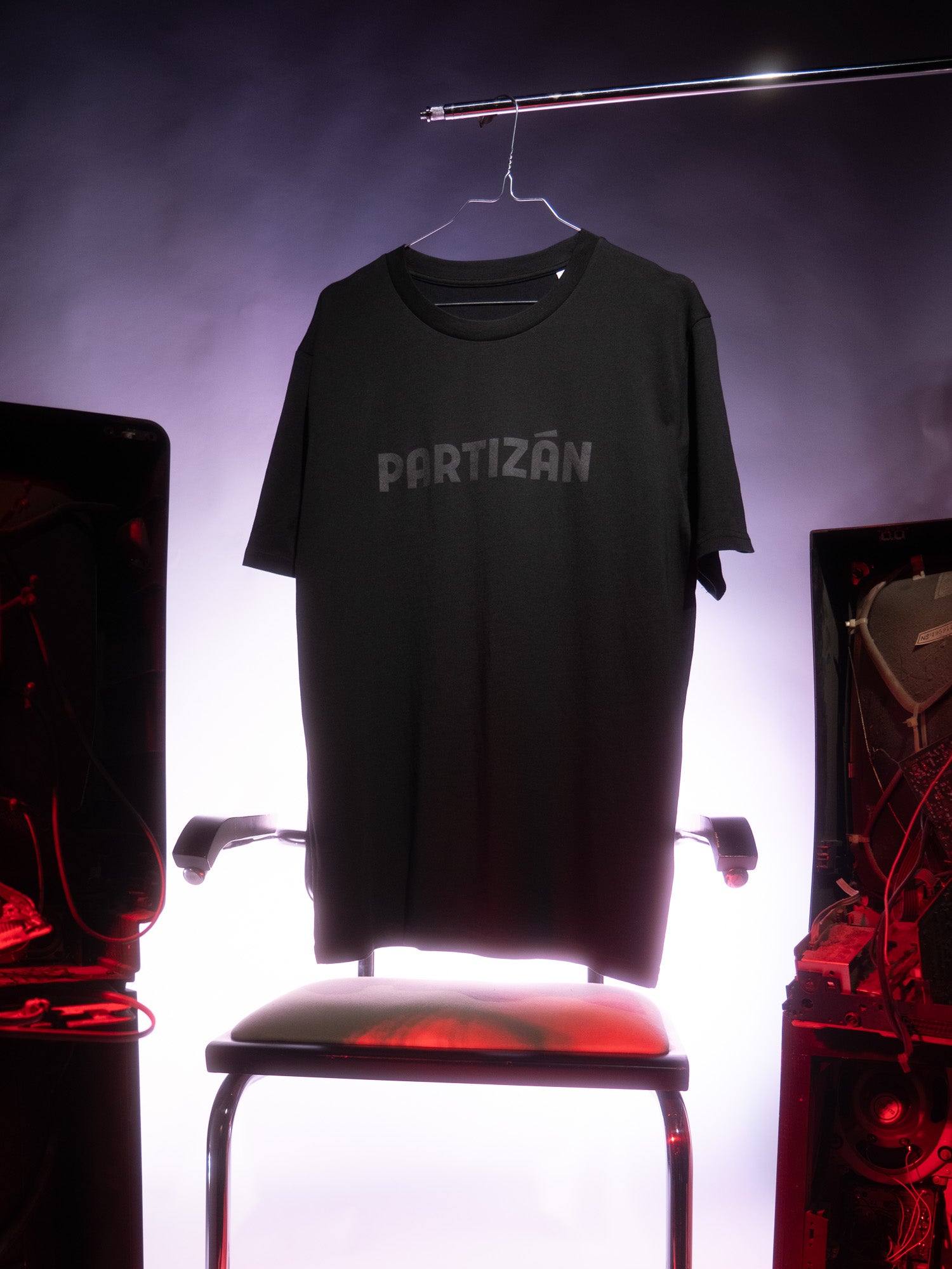 Lopakodó logós póló