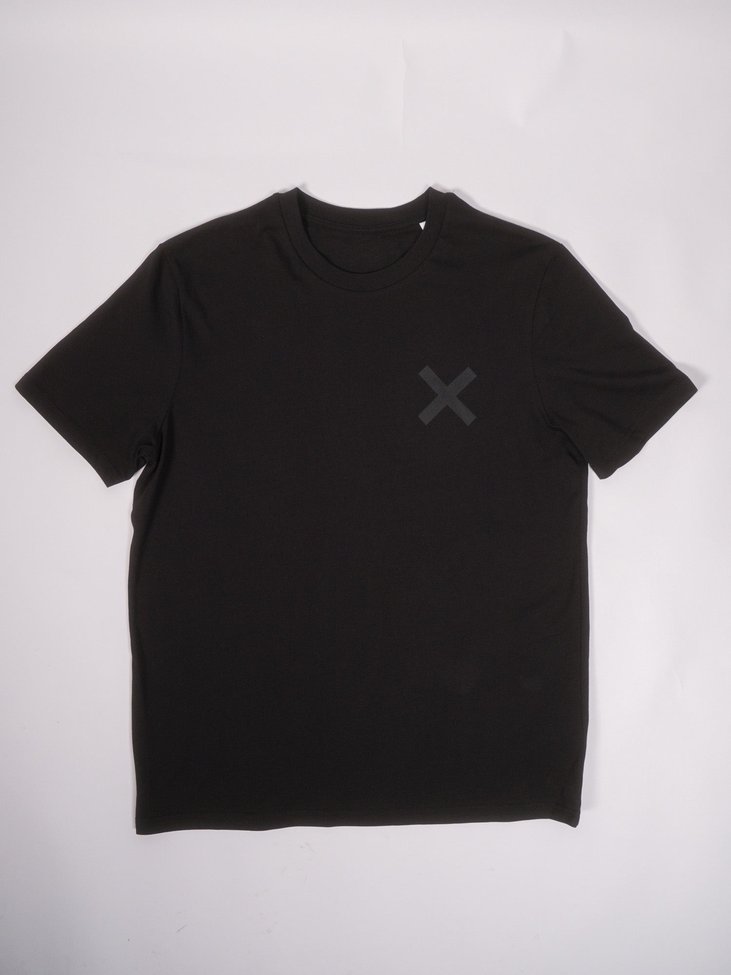 ✖️ Vétó feketén fekete póló