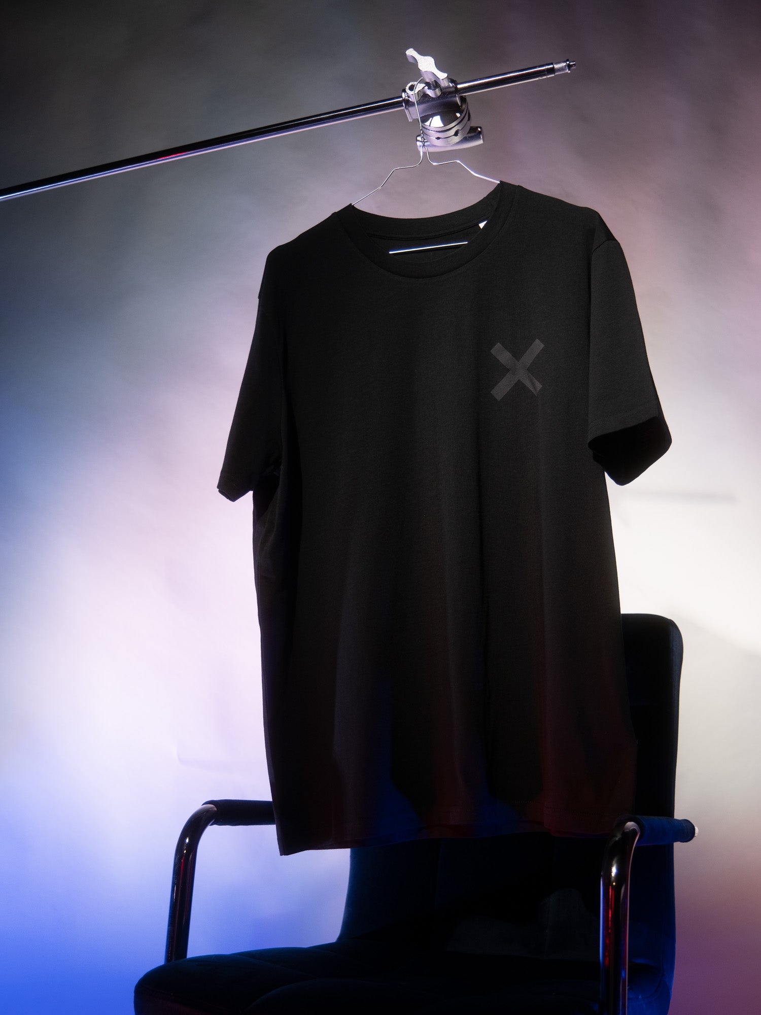 ✖️ Vétó feketén fekete póló