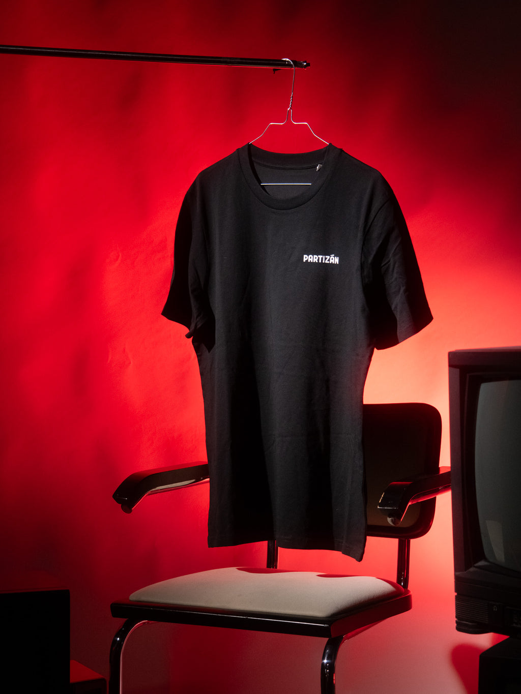 Kiváncsi, kritikus, közösségi póló