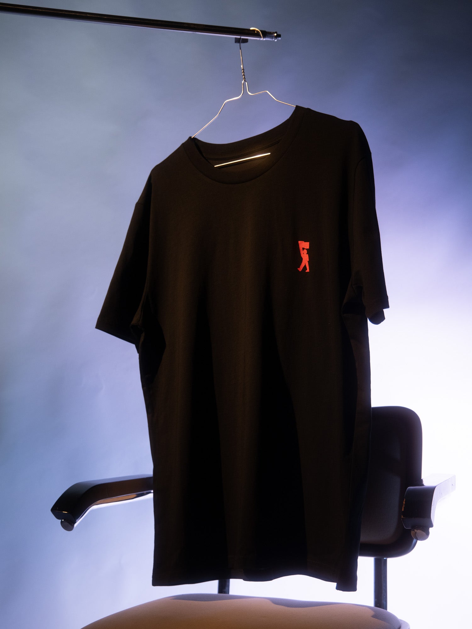 Piros figurás póló