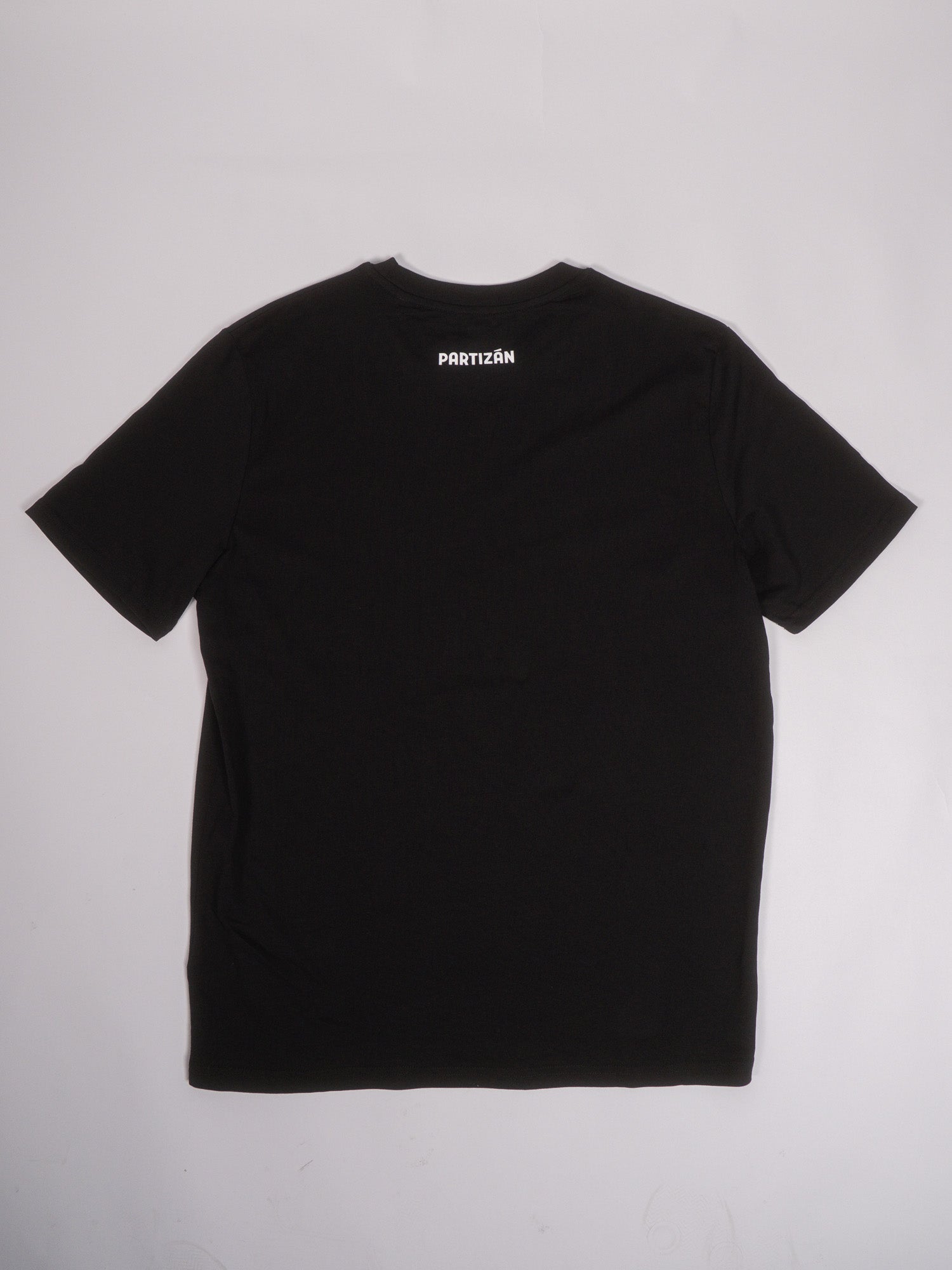 Fehér figurás póló